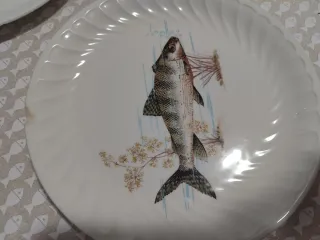 Juego de 4 platos de porcelana con peces y 4 de té