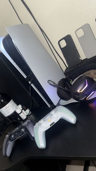 Consola PS5 + 2 Mandos + Cascos Inalámbricos