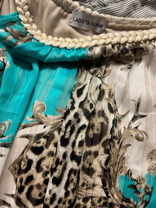 Vestido estampado leopardo y brillos