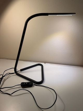 Lámpara de mesa LED moderna
