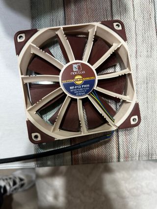 Ventilador Noctua NF-F12 PWM y disipador CM