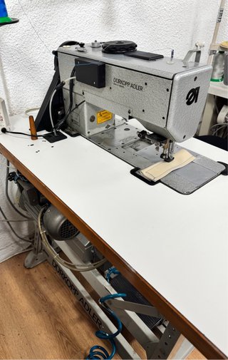 Máquina de coser industrial Adler triple arrastre