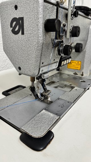 Máquina de coser industrial Adler triple arrastre