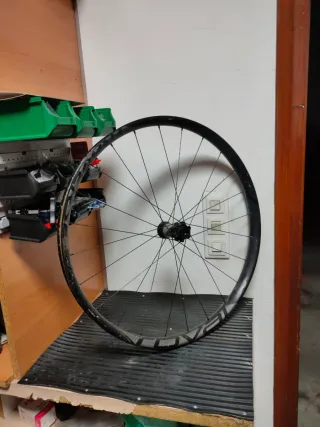 Roval traverse 38mm Delantera 27.5+ Boost