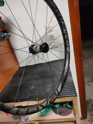 Roval traverse 38mm Delantera 27.5+ Boost
