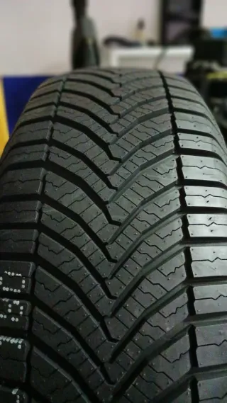 235/65 R17 108V APLUS AS909