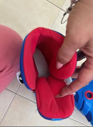 Patinete infantil azul con protecciones