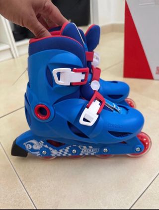 Patinete infantil azul con protecciones