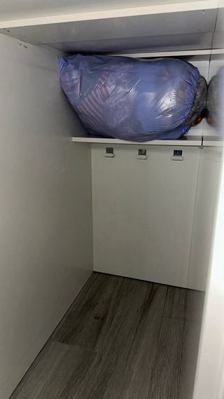 Cama (1,35) elevada con cajones y escalera.