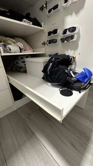 Cama (1,35) elevada con cajones y escalera.