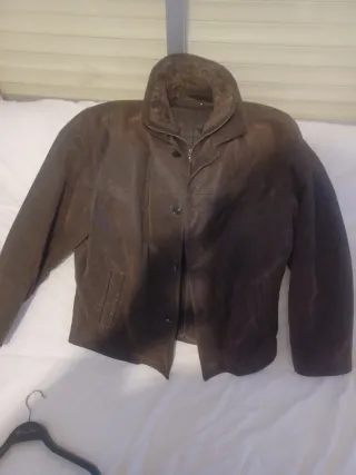 Chaqueta de cuero marrón