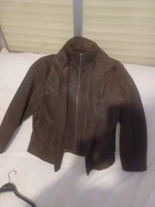 Chaqueta de cuero marrón
