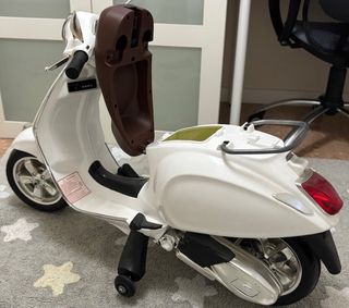 Moto infantil 12V. Prácticamente sin uso.