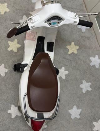 Moto infantil 12V. Prácticamente sin uso.