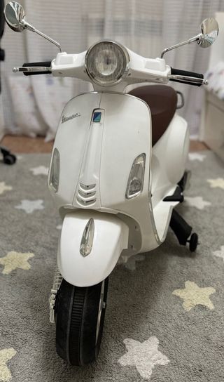 Moto infantil 12V. Prácticamente sin uso.