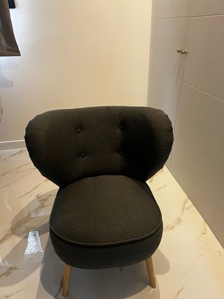 Sillón de tela gris
