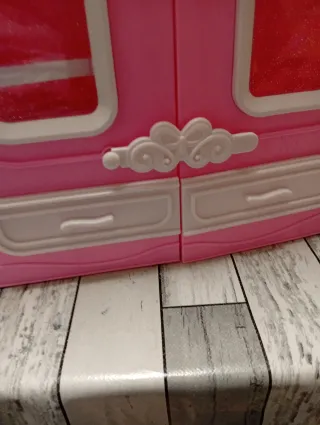 Armario Barbie rosa