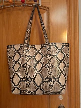 Bolso shopper piel serpiente beige y negro