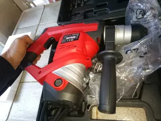 Taladro percutor Einhell 900W más juego extra broc