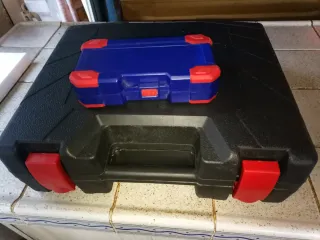 Taladro percutor Einhell 900W más juego extra broc