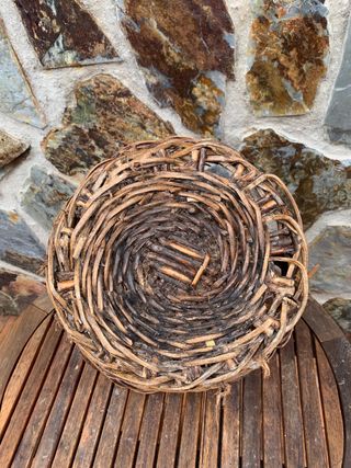 Cesta de mimbre antigua
