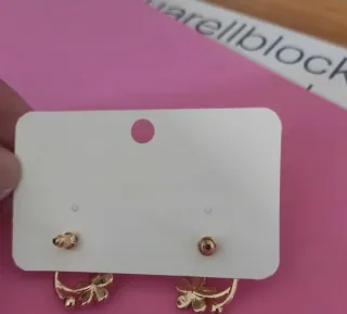 Pendientes Florales Dorados con Perlas