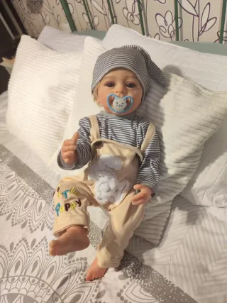 Muñeco bebé realista pelo rubio