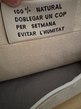 Letto in legno con cassetti, più futon.