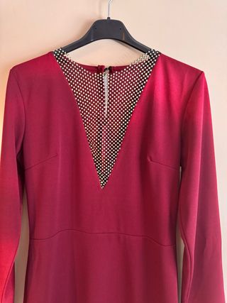 Vestido fiesta burdeos con red de pedrería