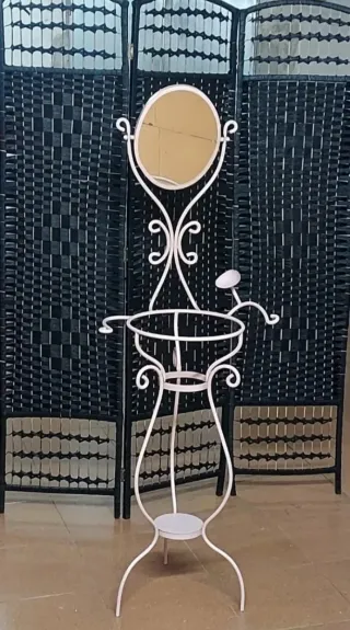 Tocador antiguo metal rosa