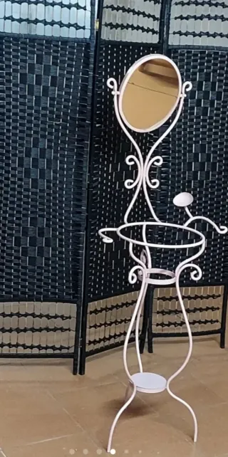 Tocador antiguo metal rosa