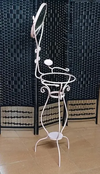 Tocador antiguo metal rosa