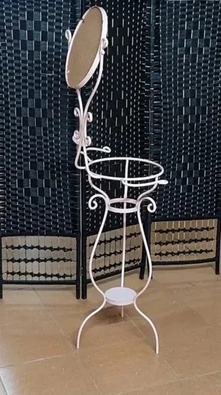 Tocador antiguo metal rosa