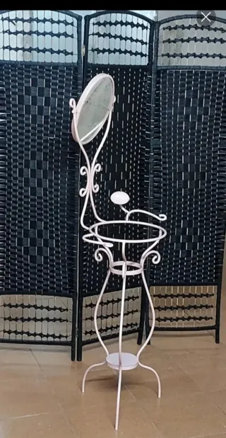 Tocador antiguo metal rosa