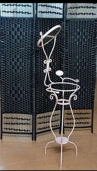 Tocador antiguo metal rosa