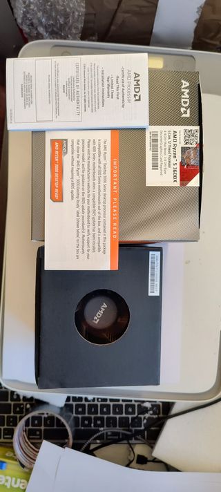 AMD Ryzen 5 3600X con disipador