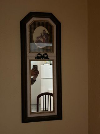 Espejo decorativo con marco de madera