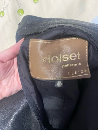 Falda de cuero negra