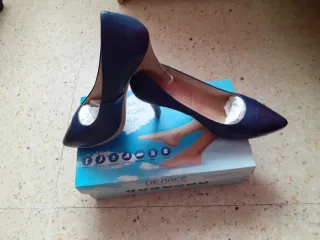 Salones azules tacón madera