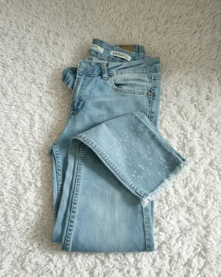 Pantalón vaquero skinny con flecos