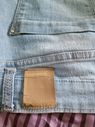 Pantalón vaquero skinny con flecos