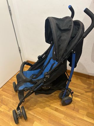 Cochecito Chicco azul y negro