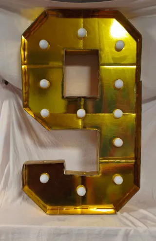 Número 6/9 con Luces para Cumpleaños