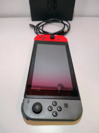 Nintendo Switch 32GB Con Dock Station e Joycons