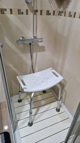 Taburete de ducha. Ajustable en altura (nuevo)