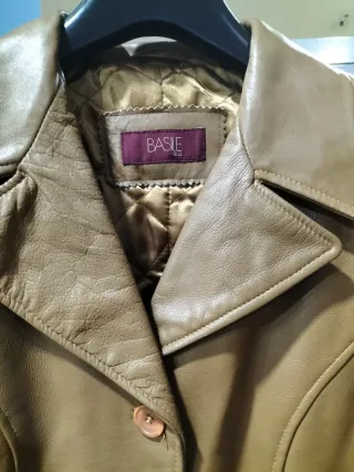 Giaccone in vera pelle morbida, taglia 42.