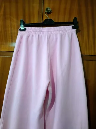 Pantalones chándal anchos de Zara mujer