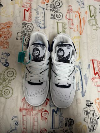 New Balance 550 blancas y azul marino - talla EU42