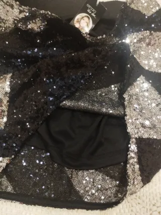 Falda corta lentejuelas negra y plateada