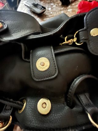 Borsa secchiello LiuJo nera con dettagli oro